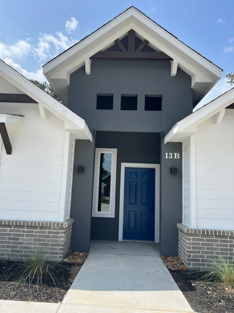 Foto del edificio - 10317 Lake Rd