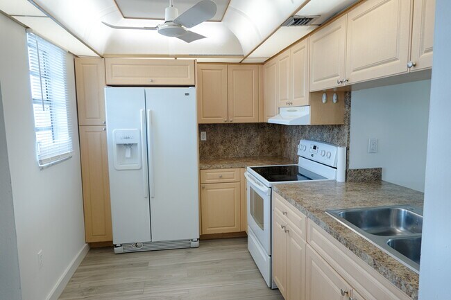 Kitchen - 14180 SW 84th St