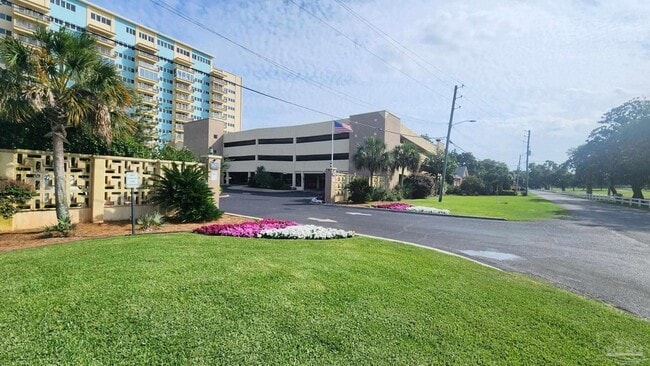 Foto del edificio - 825 Bayshore Dr
