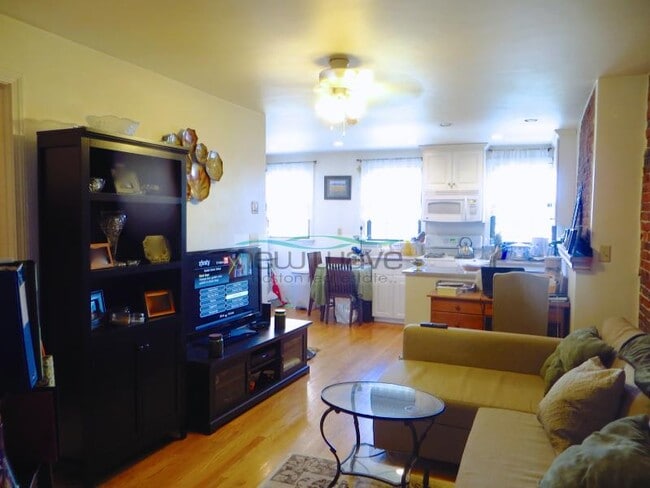 Building Photo - 73 Hudson St