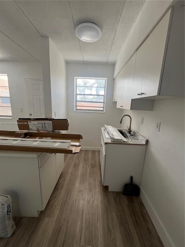 Building Photo - 1235 W 66th St