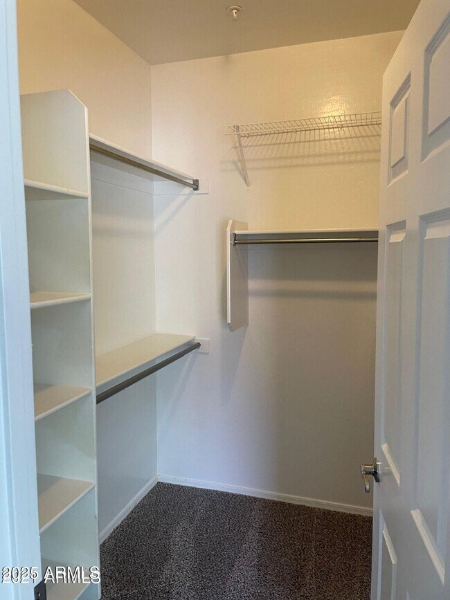 Foto del edificio - 1351 N Pleasant Dr