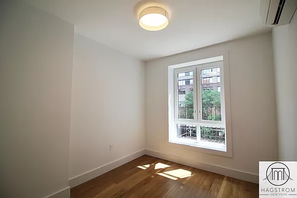 Building Photo - 223 E 96th St