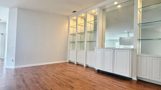 Foto del edificio - 2243 Blue Springs Rd