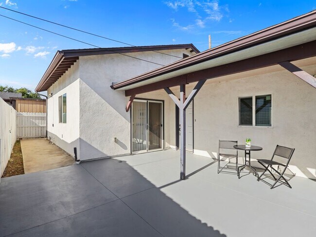 Foto del edificio - 15803 Chatsworth St