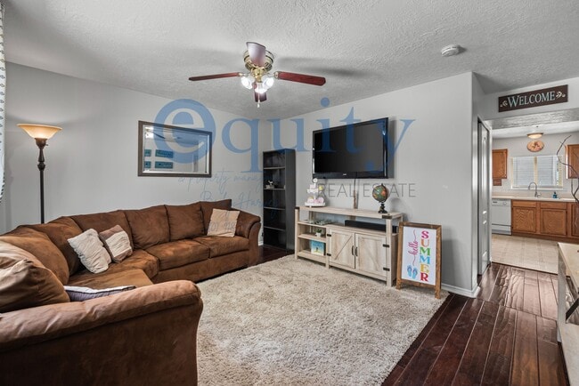 Foto del edificio - 703 Ry Ln
