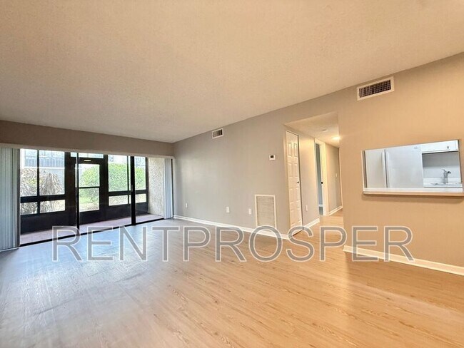 Foto del edificio - 3290 S Semoran Blvd