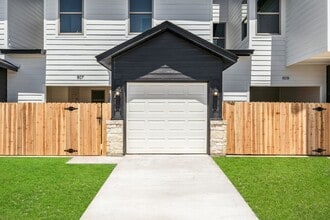 Building Photo - 709 Meiomi Dr