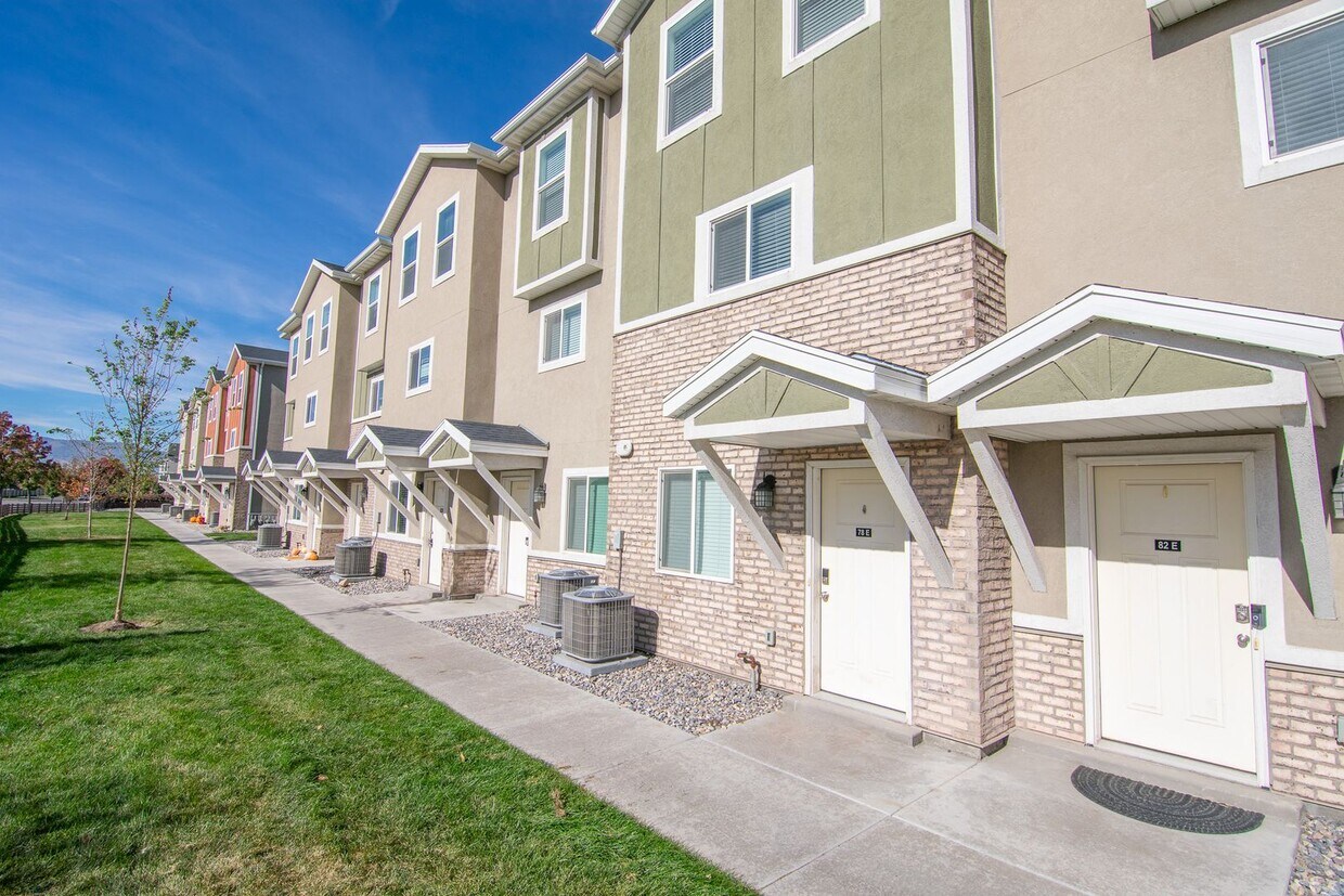 3Story Townhomes in Vineyard! Gr... House Rental in