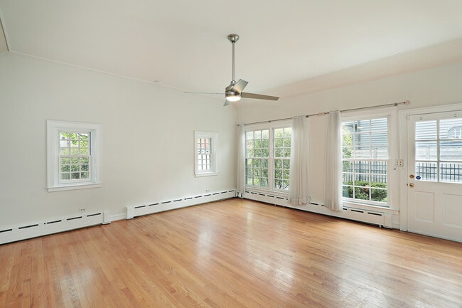Building Photo - 651 Brier St