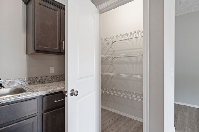Building Photo - Three bedroom duplex available in Republic!