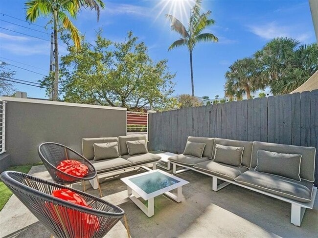 Foto del edificio - 703 SE 16th Ct