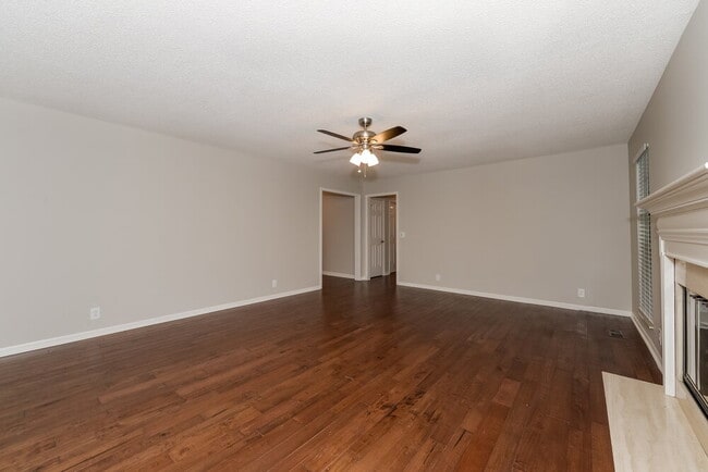 Building Photo - 3933 Hillshire Dr