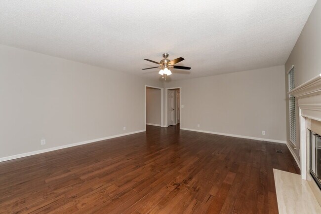 Foto del edificio - 3933 Hillshire Dr