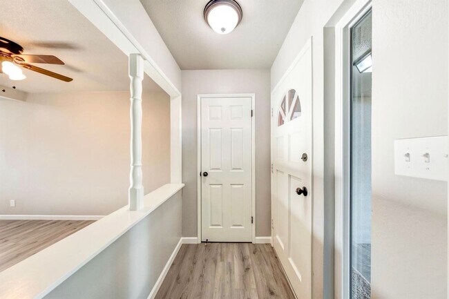 Foto del edificio - 3 br, 2 bath House - 6236 N Bond St