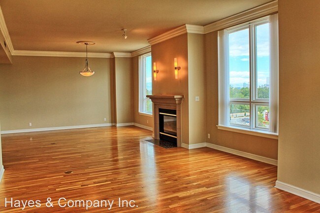 Building Photo - 2400 Cherry Creek S Dr