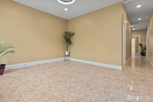 Foto del edificio - 213 Maple Ave