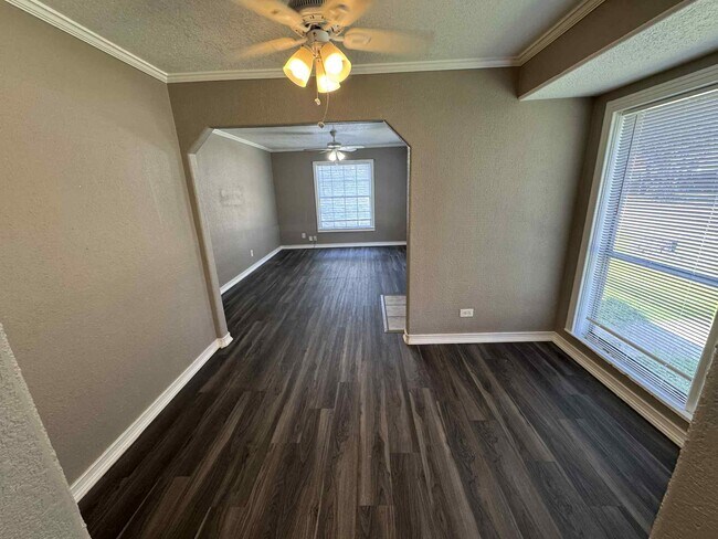 Foto del edificio - 3708 Sleeper Ave