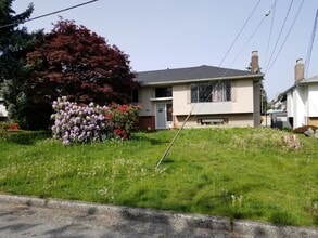 Building Photo - 6715 St Charles Pl