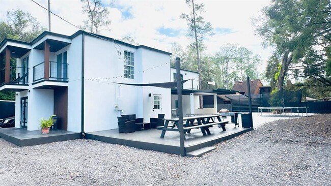 Foto del edificio - 14614 Bayonne Rd