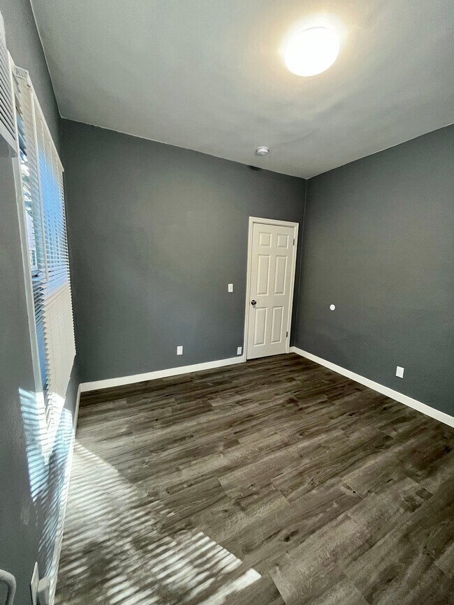 Foto del edificio - 1140 E Elk Ave