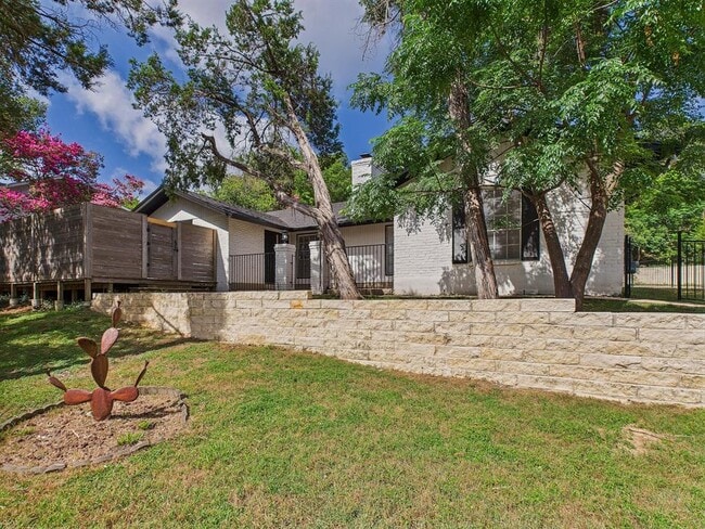Foto del edificio - 6108 Shadow Valley Dr