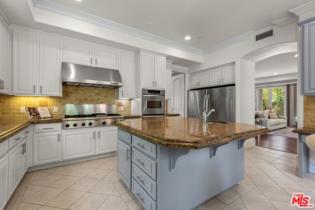 Building Photo - 2997 Beverly Glen Cir