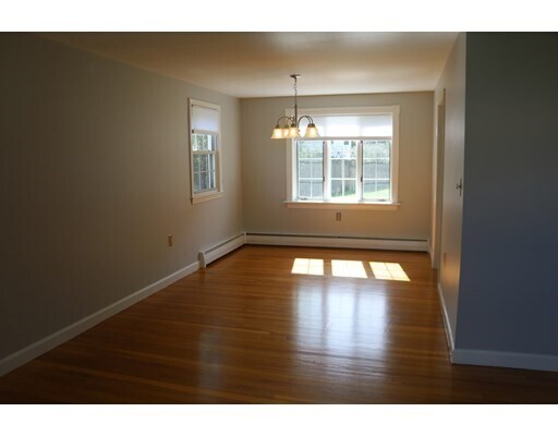 Building Photo - 445 Sutton St