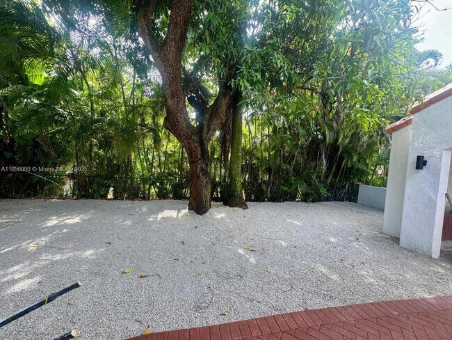 Foto del edificio - 322 Viscaya Ave