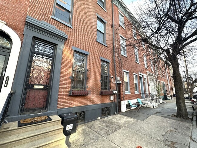 Foto del edificio - Amazing 4-Bedroom Apartment Located in Nor...