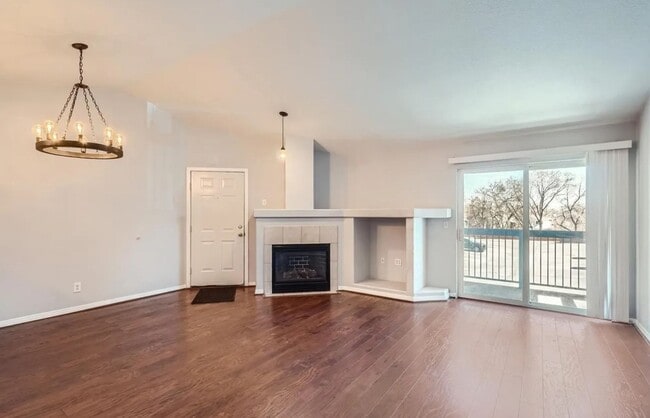 Building Photo - Updated 2 bedroom, 2 bath condo - Available now!