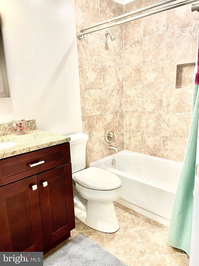 21023 Timber Ridge Terrace Unit 204, Ashburn, VA 20147 Room for Rent