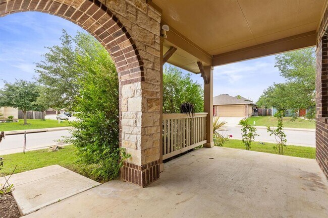 Foto del edificio - 601 Silver Wing Dr