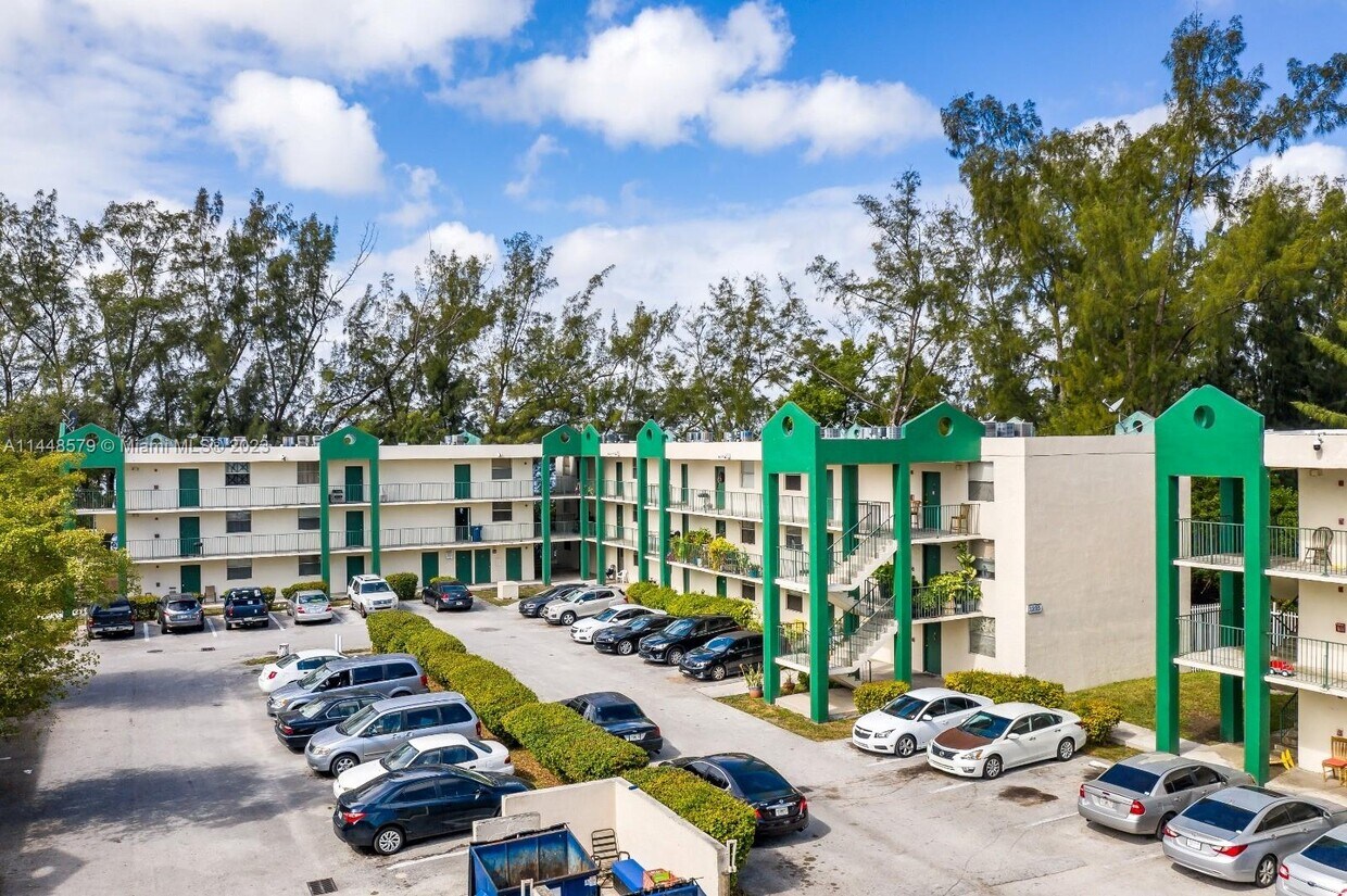Primary Photo - 1225 NW 103rd Ln