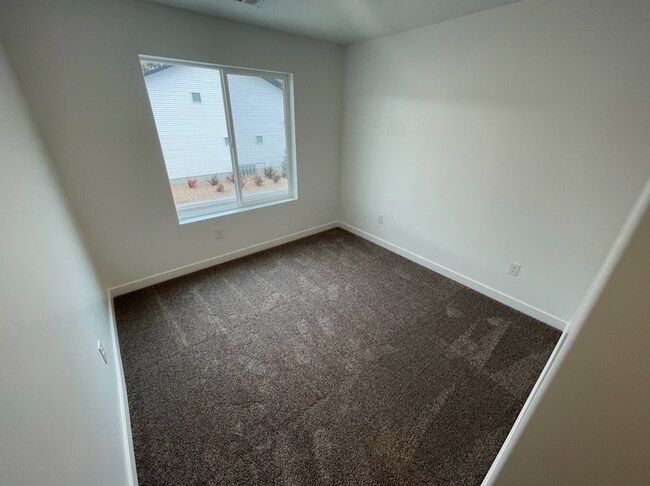 Foto del edificio - Small dog Friendly!! 4-6 Month Lease!