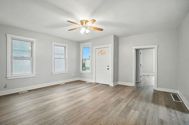 Foto del edificio - Newly Renovated, Large Home in Dayton!!