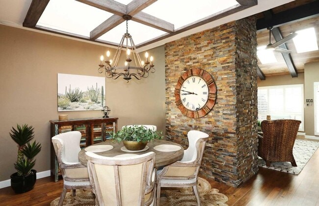 Building Photo - 5804 N Scottsdale Rd