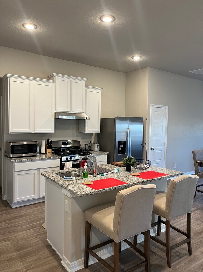 Building Photo - 634 Wild Olive Wy