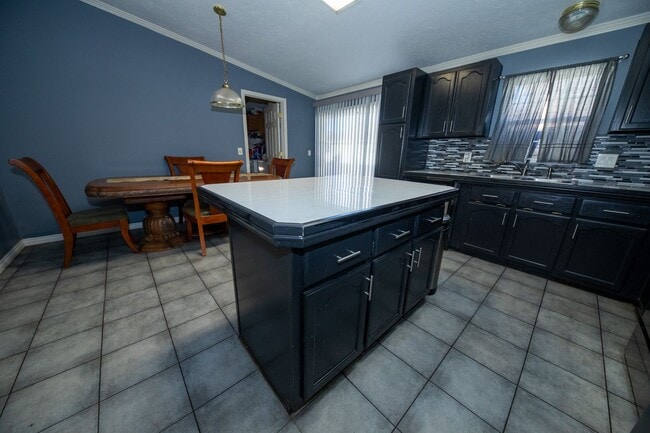 Foto del edificio - Discover this charming ranch-style home perfect for comfortable living.