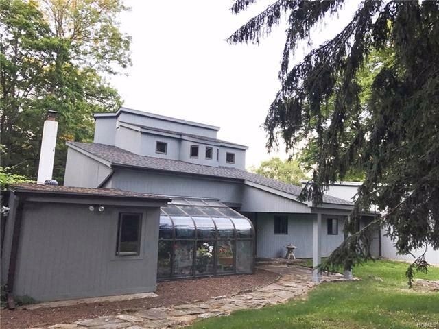 Primary Photo - 7 Deer Hill Ln