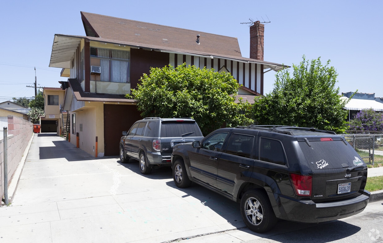 Building Photo - 3333 Los Flores Blvd