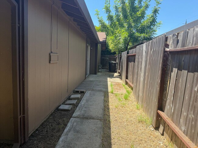 Building Photo - 6172 Peoria Dr