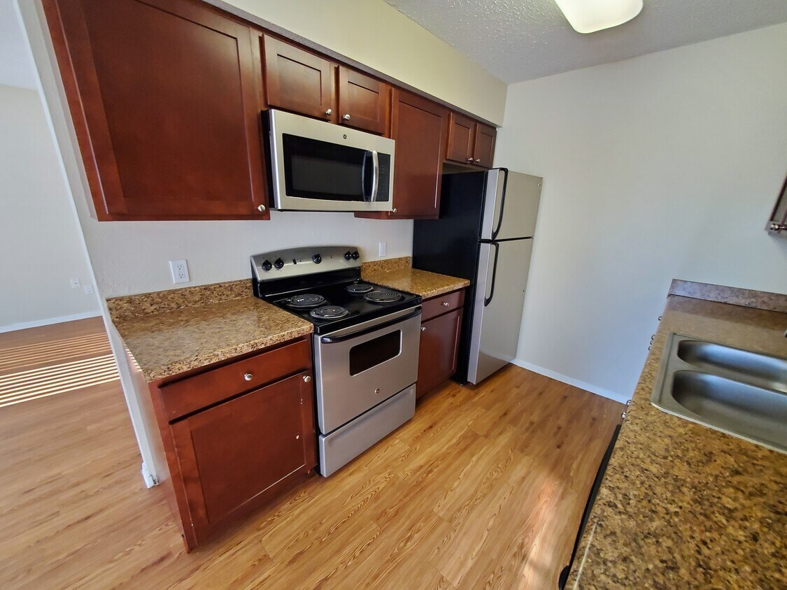 1600 North Interstate 35 Townhouse For Rent In San Marcos Tx Apartments Com