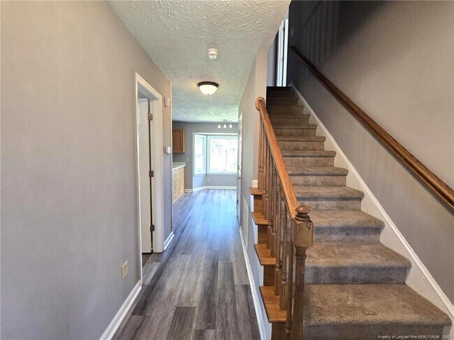 Foto del edificio - 7132 Dayspring Dr