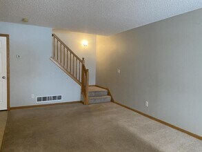 Building Photo - 860 Independence Dr