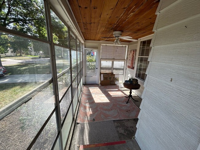 Building Photo - 1603 S Carter Pl