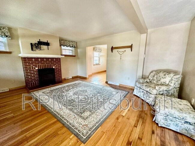 Photo - 1130 Downlook St House