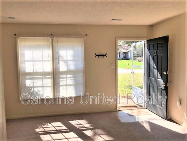 Foto del edificio - 7818 Surreywood Pl