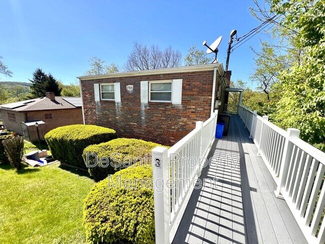 Building Photo - 735 Athalia St
