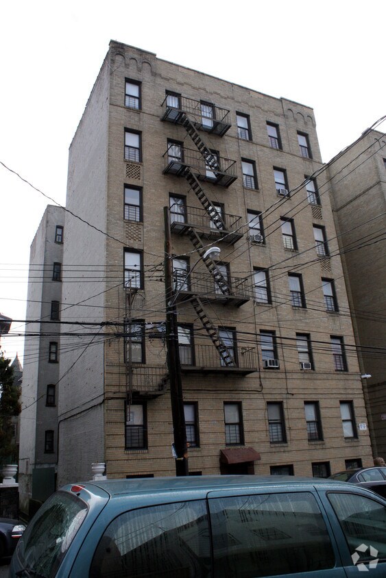 Building Photo - 3604 Olinville Ave